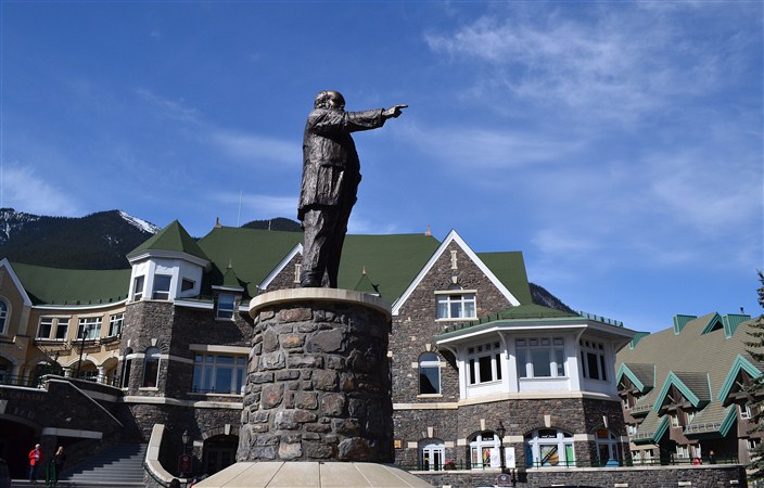 Van Horne statue outside the hotel